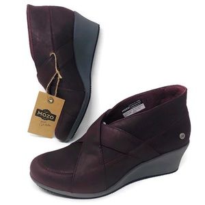 Mozo Descanso Wedge Heel Slip Resistant Shoe Red